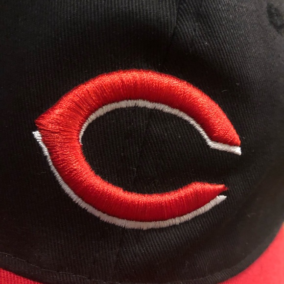 Cincinnati Reds Baseball Cap Hat
OSFM - velcro strap - Picture 2 of 8